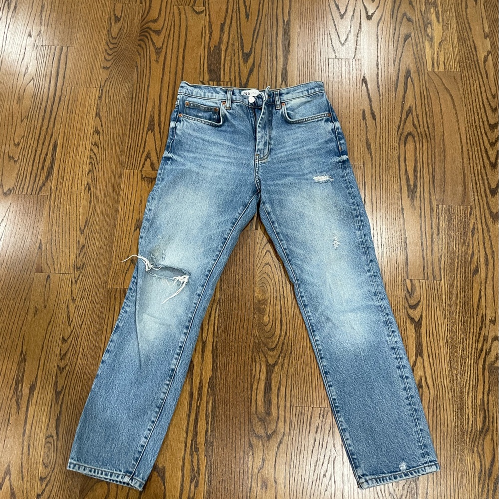 Zara women's Light Blue Straight Jeans